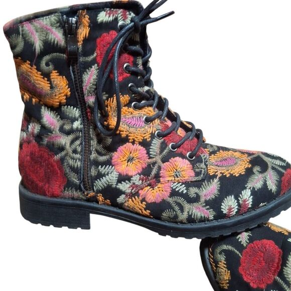 JustFab Embroidered Floral Combat Boots – Women’s 9 (Like New) - Picture 3 of 6